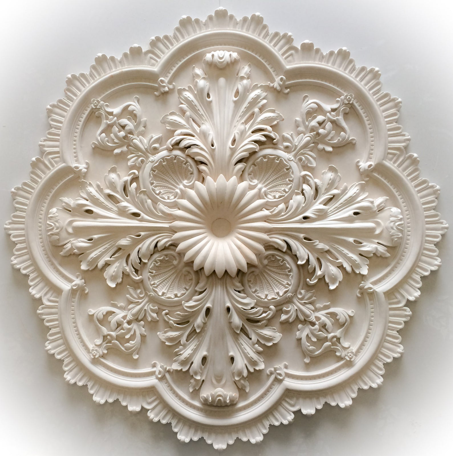VC46 - The Regent - Vintage Ceiling Rose